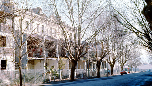 Terrace houses in Victoria Street, Potts Point are fenced off before being demolished in 1980. Courtesy of City of Sydney Archives.