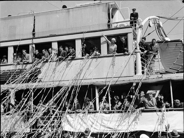 Cast leaving port
